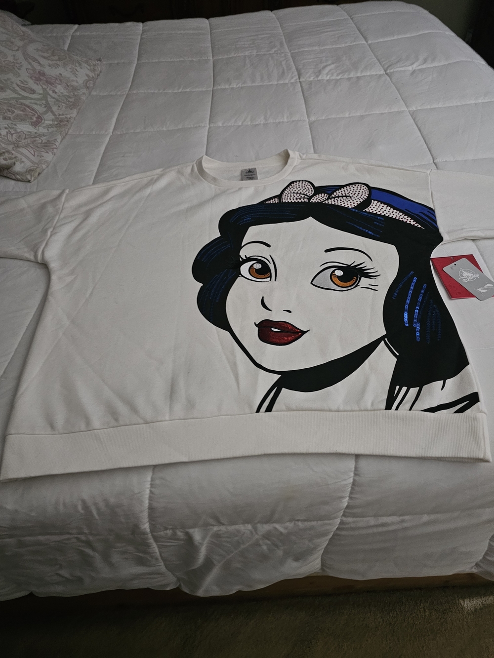 Disney Limited Edition Sequined Snow White Xl Disney Sweatshirt NWT. Spotless.